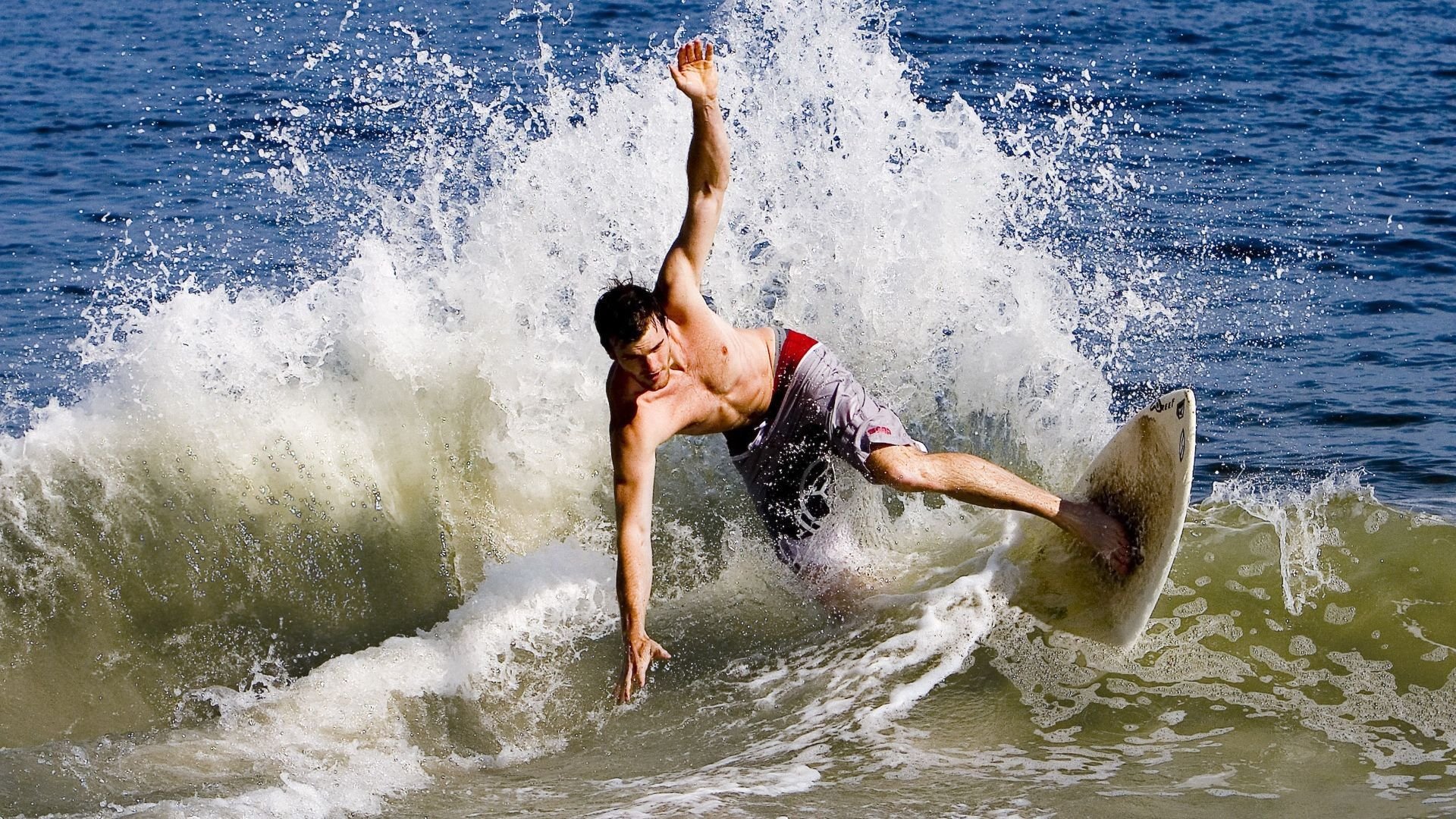 中国男篮注重身体对抗 提高比赛硬度，如何提高中国男篮水平